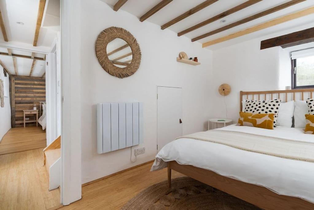 Porthcurno Barns, The Cart Lodge - Cosy Cottage, Walk To Porthcurno Beach, Pedn Vouder & Minack Theatre Пензанс Екстериор снимка